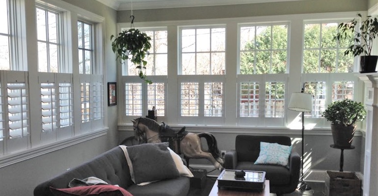 Cafe shutters in a sunroom in Fort Myers. Fort Myers cafe shutters sun room