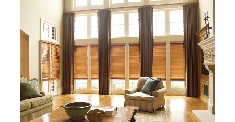 Fort Myers great room with wooden blinds and floor to ceiling drapes. Fort Myers great room with wooden blinds and floor to ceiling drapes.