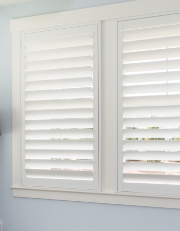 Hidden tilt rod shutters closed. Plantation shutters with hidden tilt rods in Fort Myers